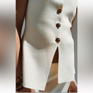 ZARA BASIC KNIT GOLD BUTTON VEST